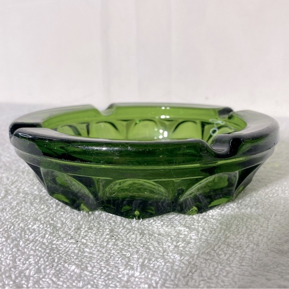 Vintage MCM Avocado Green Textured Glass Round Ashtray Trinket Dish Decor - Picture 8 of 12